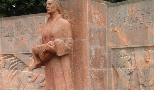 Chemnitz_Denkmal_Bombenopfer_Friedhof2